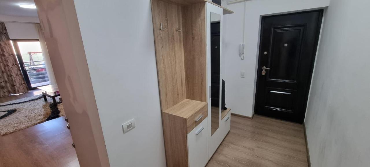 Jolie Art Apartment Braila Bagian luar foto