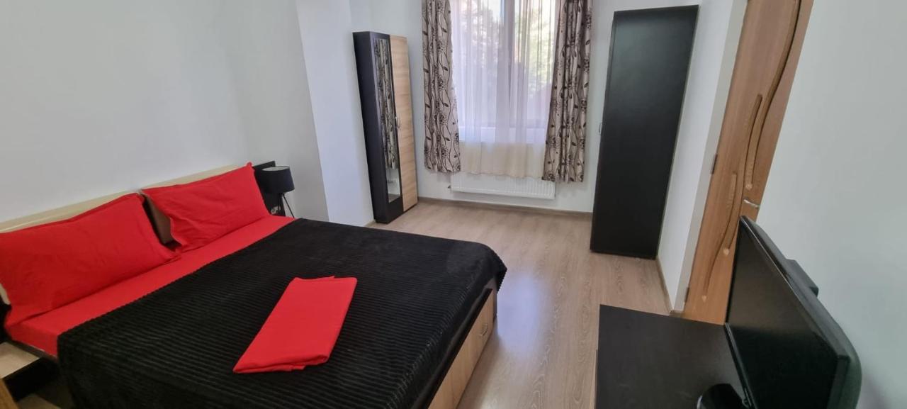 Jolie Art Apartment Braila Bagian luar foto