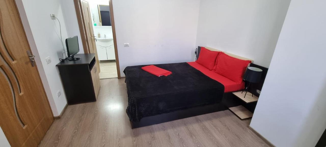 Jolie Art Apartment Braila Bagian luar foto
