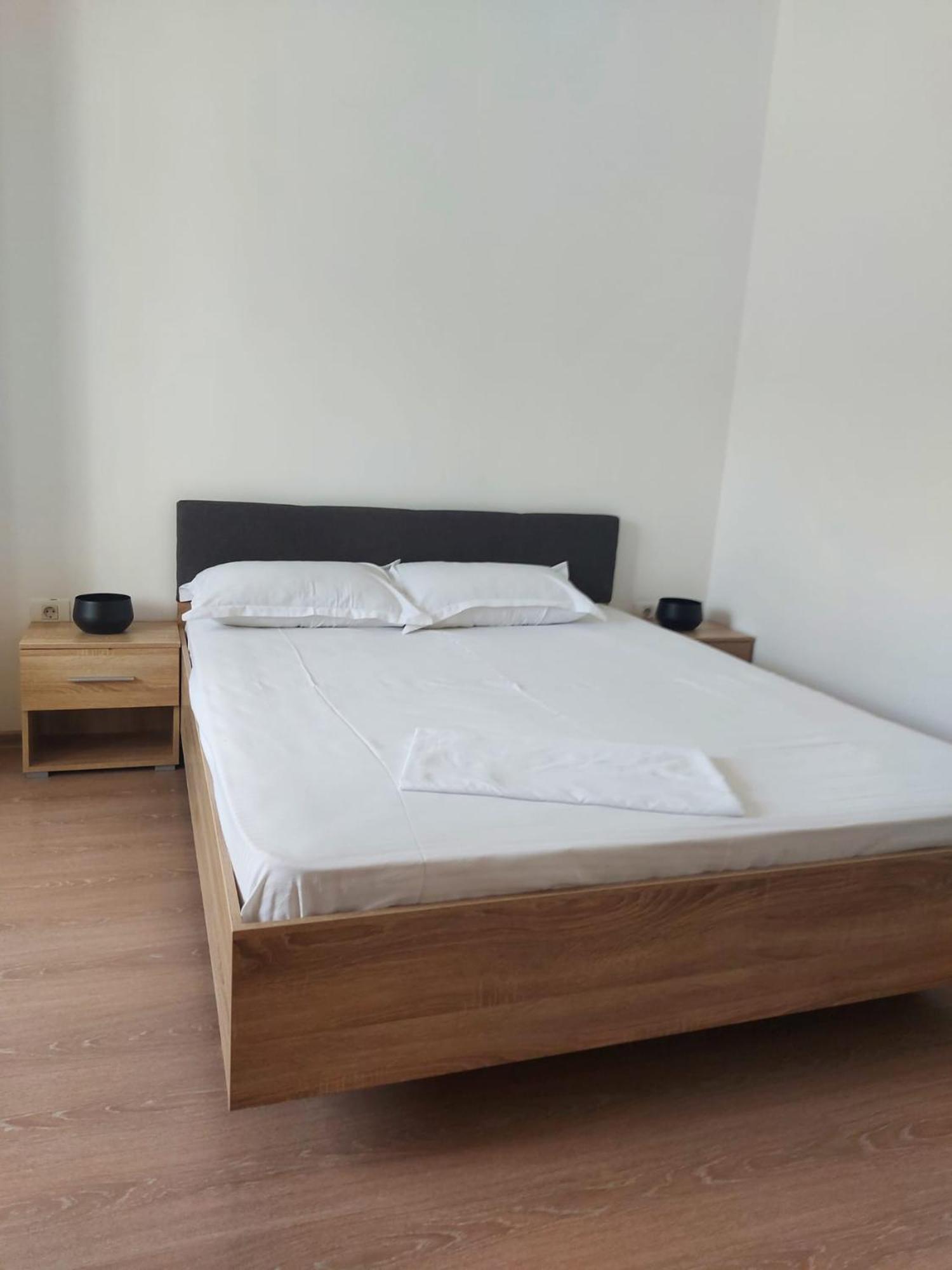 Jolie Art Apartment Braila Bagian luar foto