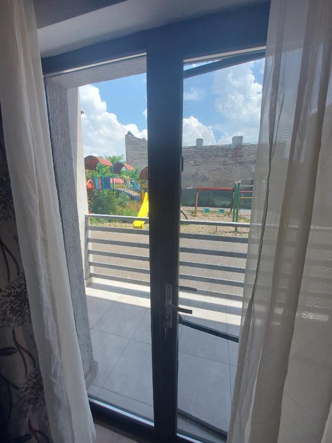 Jolie Art Apartment Braila Bagian luar foto