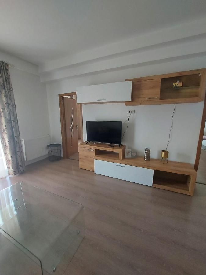 Jolie Art Apartment Braila Bagian luar foto
